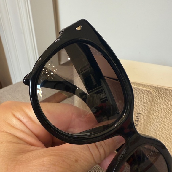 Prada Black Sunglasses SPR 170 EUC with case - Picture 5 of 7